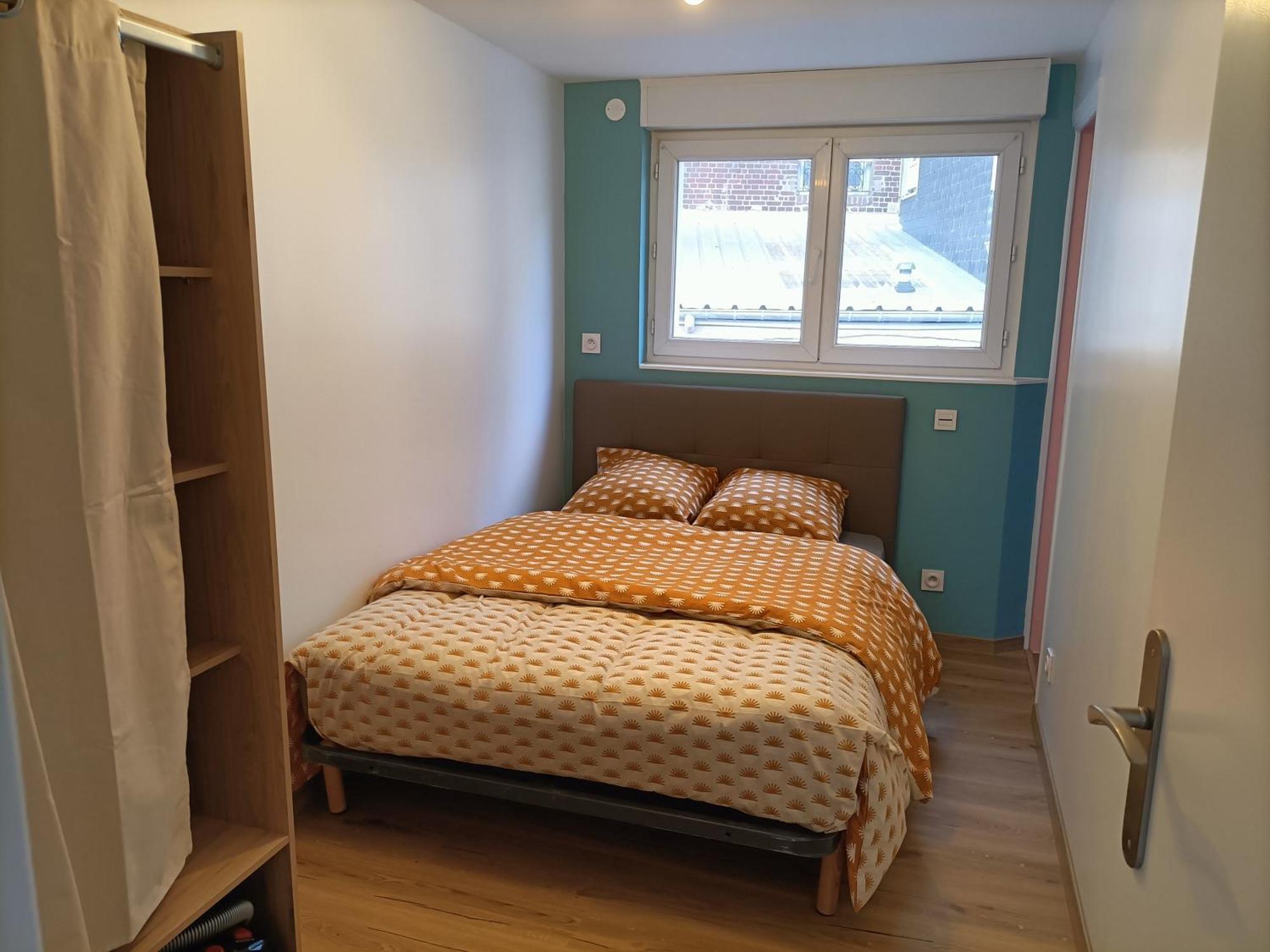 Apartment 50m De La - *