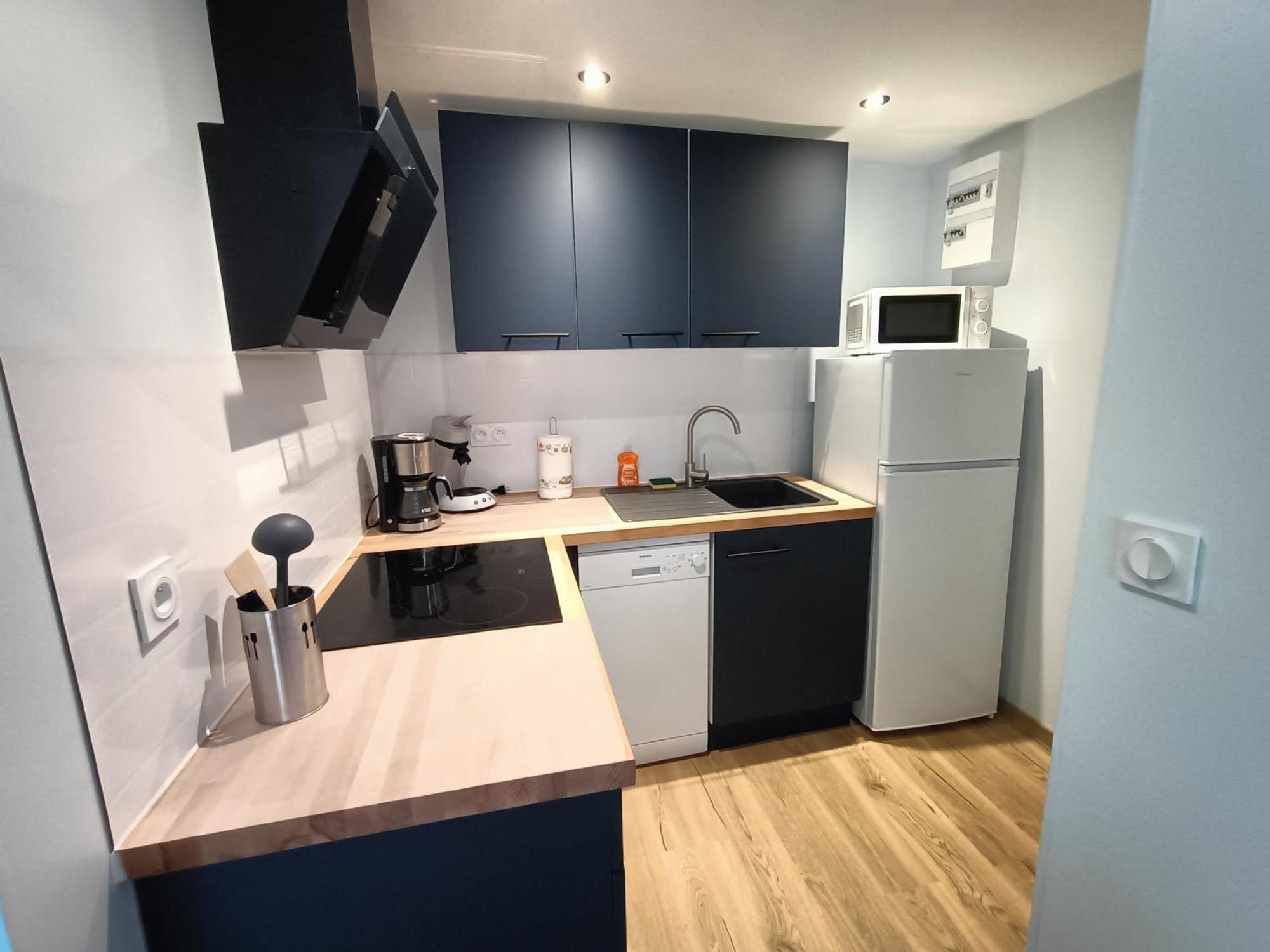 Apartment 50m De La -